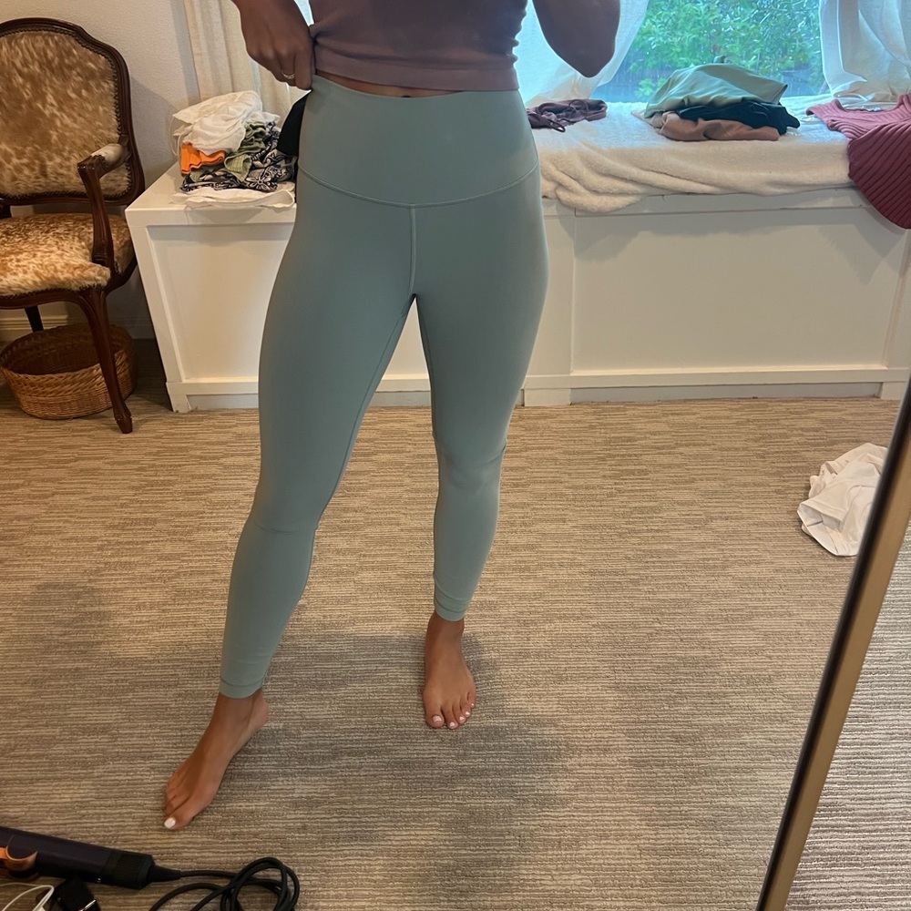 Light green size 4 LULU LEGGINGS